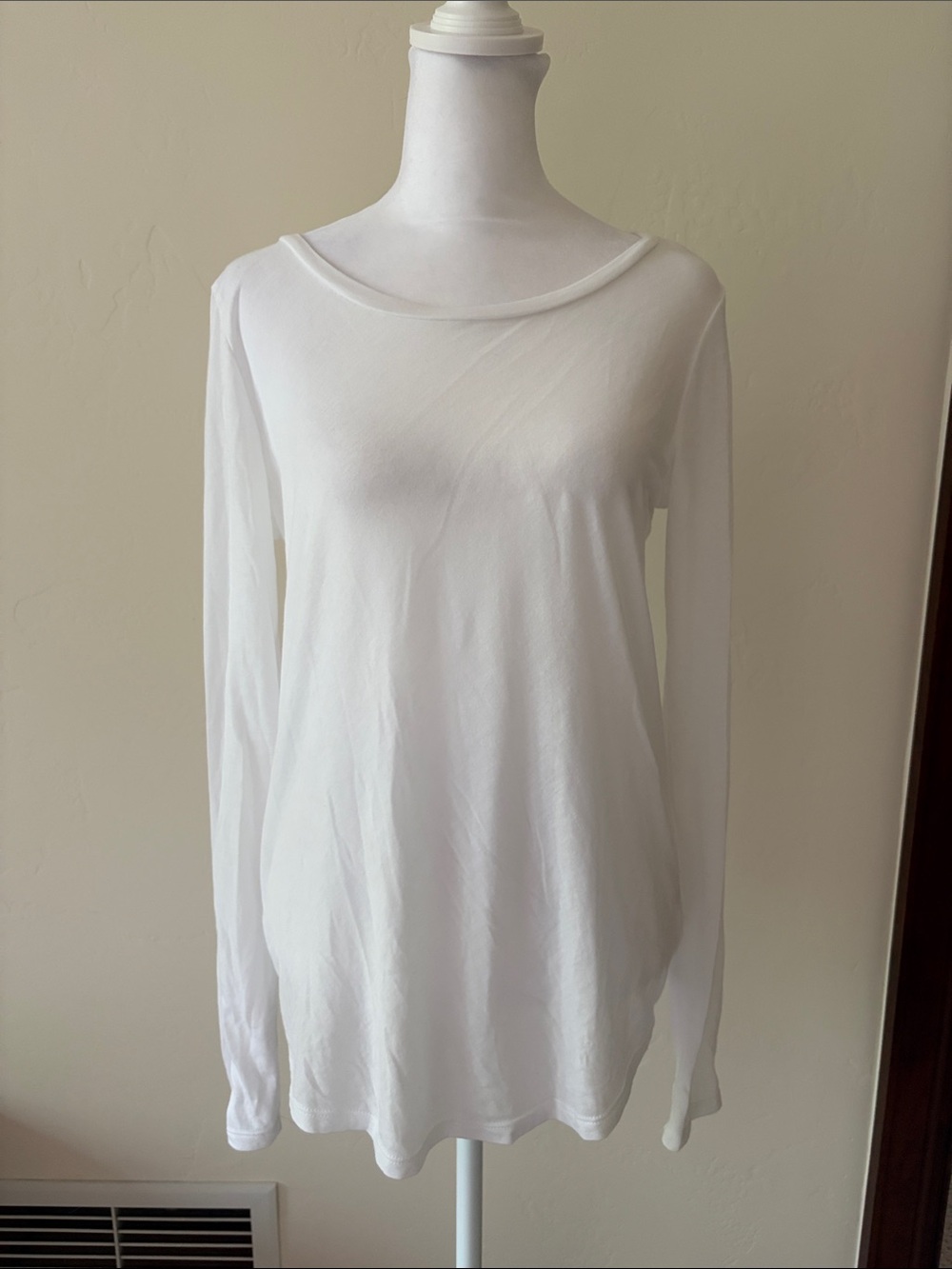 stem Women’s White Long Sleeve Scoop Neck Top NWOT